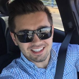 Meet your Posher, Enis